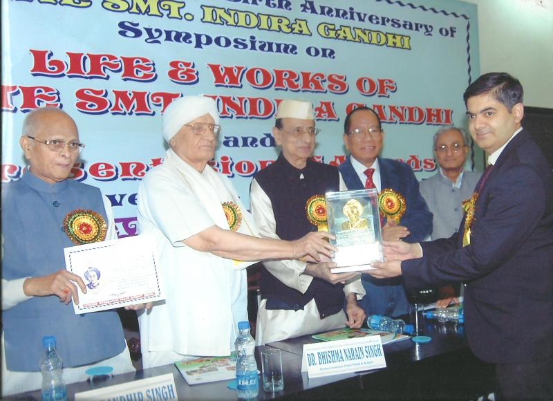 Dr Avinash Dal recieving Sadbhavana Award