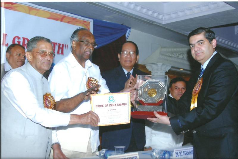 Pride of India Award being given to Dr Avinash Dal